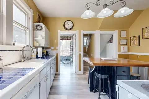 Kitchen - 320 Juniper St, Walla Walla, WA 99362 photo 2 of 3