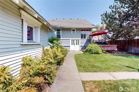 Exterior - 320 Juniper St, Walla Walla, WA 99362 photo 6 of 7