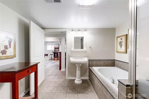 Bath - 320 Juniper St, Walla Walla, WA 99362 photo 5 of 6
