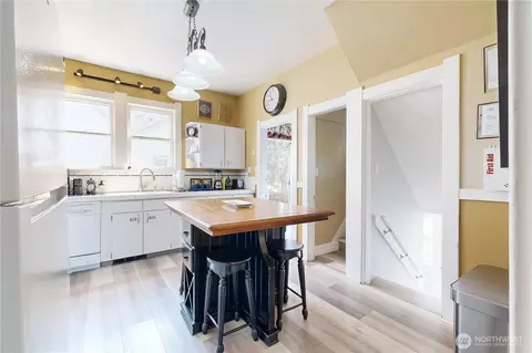 Kitchen - 320 Juniper St, Walla Walla, WA 99362 photo 3 of 3