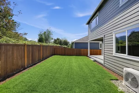 Exterior - 615 Barquist Ln N, Enumclaw, WA 98022 photo 3 of 8