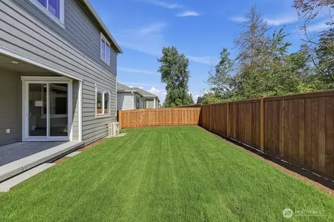 Exterior - 615 Barquist Ln N, Enumclaw, WA 98022 photo 4 of 8
