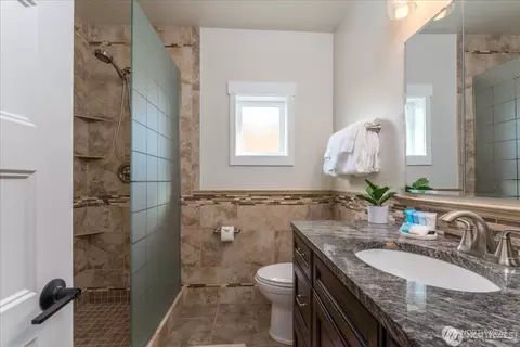 Bath - 507 E Wapato Ave, Chelan, WA 98816 photo 1 of 6