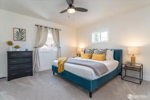 Bedroom - 507 E Wapato Ave, Chelan, WA 98816 photo 8 of 11