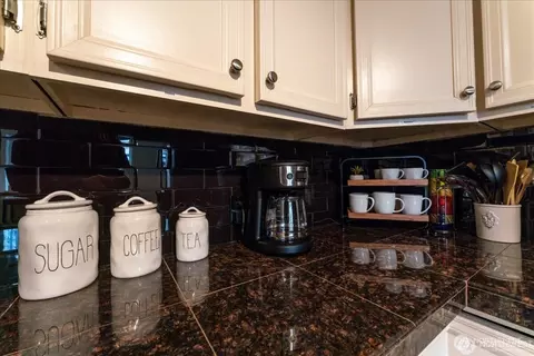Kitchen - 507 E Wapato Ave, Chelan, WA 98816 photo 4 of 4