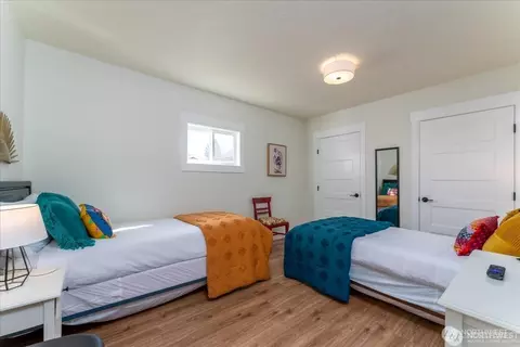 Bedroom - 507 E Wapato Ave, Chelan, WA 98816 photo 3 of 11