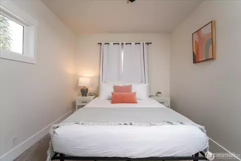 Bedroom - 507 E Wapato Ave, Chelan, WA 98816 photo 6 of 11