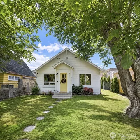 Exterior - 507 E Wapato Ave, Chelan, WA 98816 photo 1 of 5