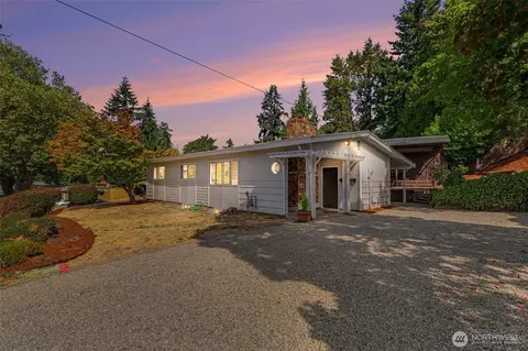 2618 NE 9th St, Renton, WA 98056