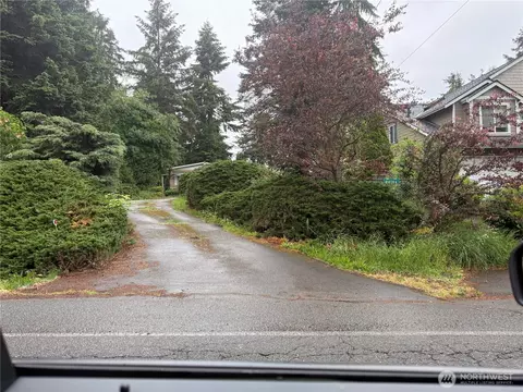 20104 75th Ave NE, Kenmore, WA 98028
