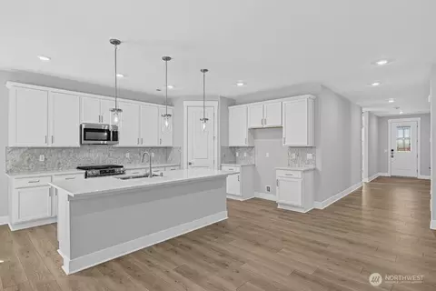 Entry Way - 601 Barquist Ln N, Enumclaw, WA 98022 photo 1 of 1
