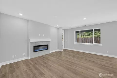 Living - 601 Barquist Ln N, Enumclaw, WA 98022 photo 1 of 3