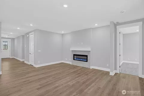 Living - 601 Barquist Ln N, Enumclaw, WA 98022 photo 2 of 3