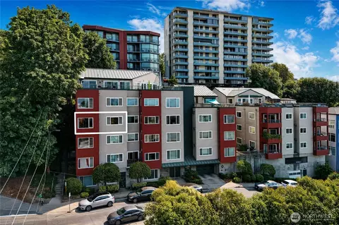 524 6th Ave W #302, Seattle, WA 98119