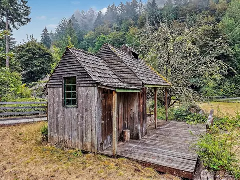 Exterior - 19706 215th St E, Orting, WA 98360 photo 5 of 5