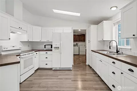 Kitchen - 19706 215th St E, Orting, WA 98360 photo 1 of 4