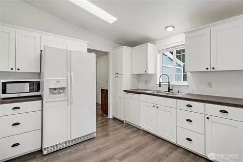 Kitchen - 19706 215th St E, Orting, WA 98360 photo 4 of 4