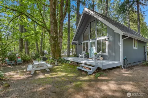 510 N Duckabush Dr E, Hoodsport, WA 98548