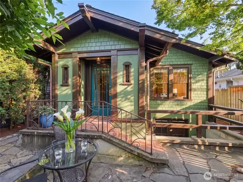 325 NW 74th St, Seattle, WA 98117