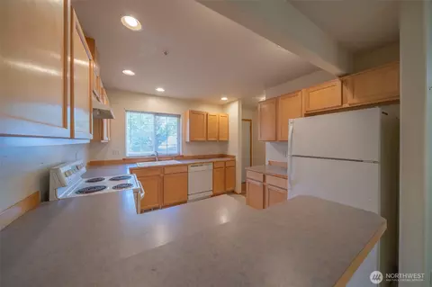 Kitchen - 19503 22nd Ave SE #2, Bothell, WA 98012 photo 1 of 3