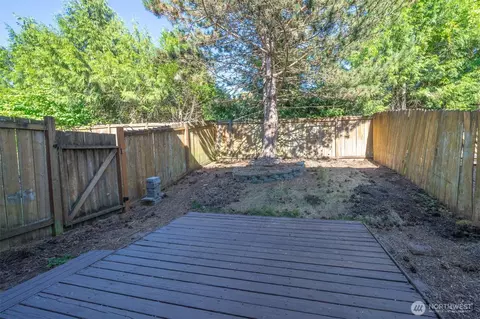 Exterior - 19503 22nd Ave SE #2, Bothell, WA 98012 photo 1 of 3