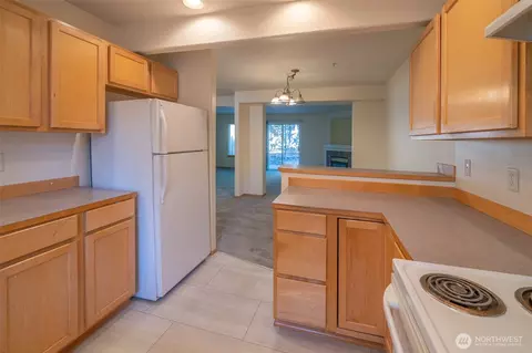Kitchen - 19503 22nd Ave SE #2, Bothell, WA 98012 photo 3 of 3