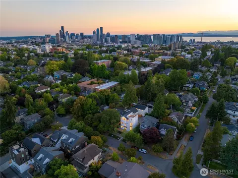 View/Area - 613 B 18th Ave E, Seattle, WA 98112 photo 1 of 3