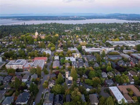 View/Area - 613 B 18th Ave E, Seattle, WA 98112 photo 3 of 3
