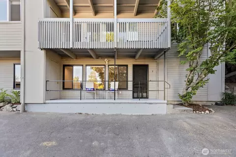 7064 35th Ave NE #2, Seattle, WA 98115