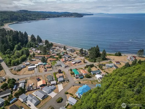 210 Salmon St #5, Clallam Bay, WA 98326