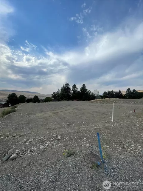 12 Parks Dr, Okanogan, WA 98840