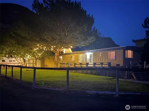 785 Chukar Pl SW, Quincy, WA 98848