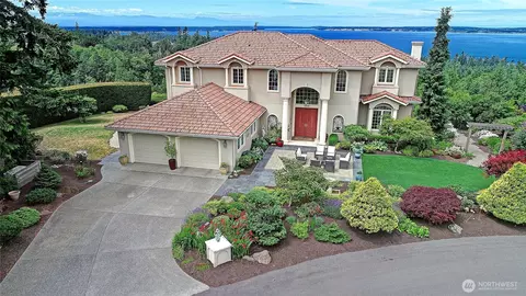 1009 Kingswood Dr, Camano Island, WA 98282