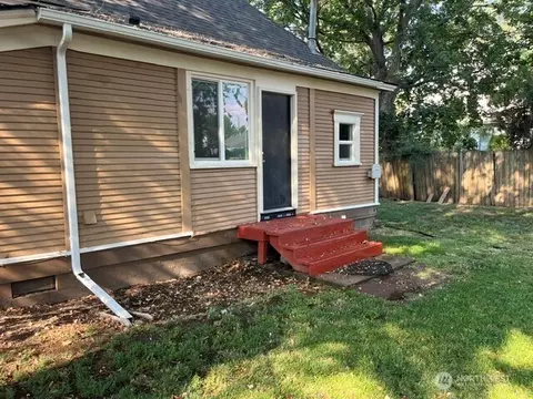 Exterior - 822 E Alder, Walla Walla, WA 99362 photo 5 of 8