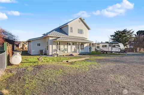 225 S D St, Washtucna, WA 99371