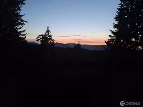 10154 NW Merlins Ln, Bremerton, WA 98312