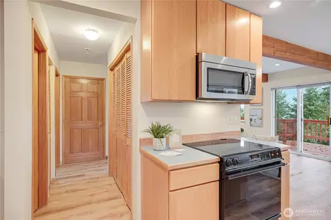 Entry Way - 320 N North St N, Sequim, WA 98382 photo 1 of 2