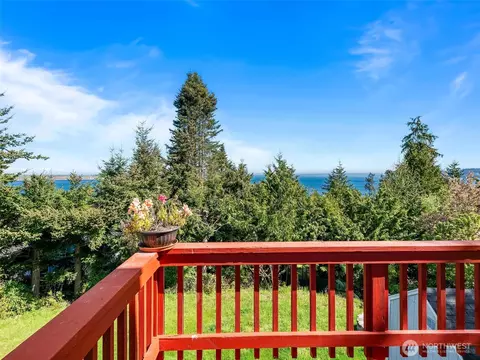 View/Area - 320 N North St N, Sequim, WA 98382 photo 4 of 6