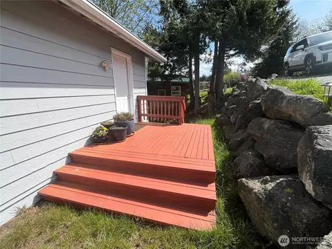 Exterior - 320 N North St N, Sequim, WA 98382 photo 2 of 4
