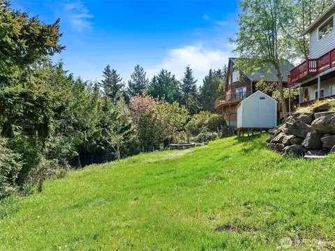 Exterior - 320 N North St N, Sequim, WA 98382 photo 3 of 4