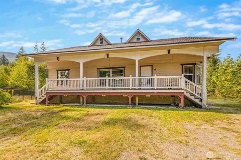8365 Holly Ln, Maple Falls, WA 98266