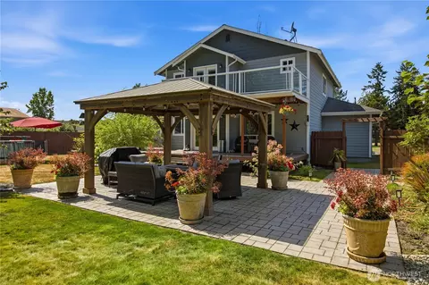 Exterior - 7413 166th Ave E, Sumner, WA 98390 photo 4 of 12