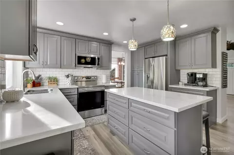 Kitchen - 7413 166th Ave E, Sumner, WA 98390 photo 2 of 3