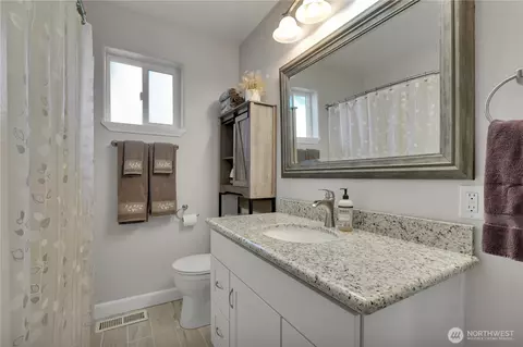 Bath - 7413 166th Ave E, Sumner, WA 98390 photo 4 of 4