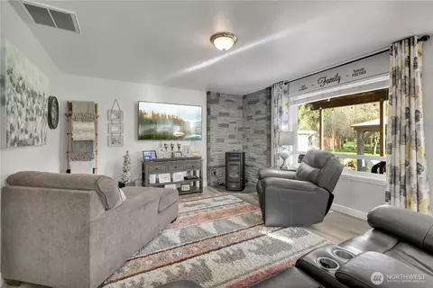 Living - 7413 166th Ave E, Sumner, WA 98390 photo 1 of 2