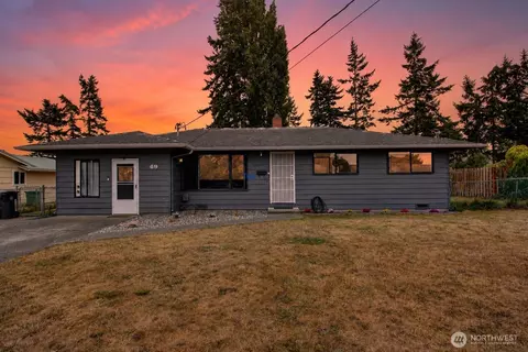 49 SW 8th Ave, Oak Harbor, WA 98277