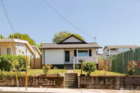 1112 Perry Ave, Bremerton, WA 98310