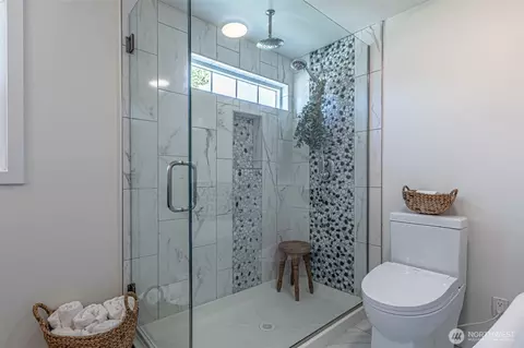 Bath - 9424 E St, Tacoma, WA 98445 photo 1 of 3