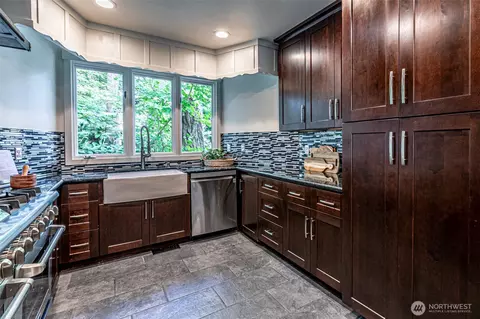 Kitchen - 9424 E St, Tacoma, WA 98445 photo 5 of 6