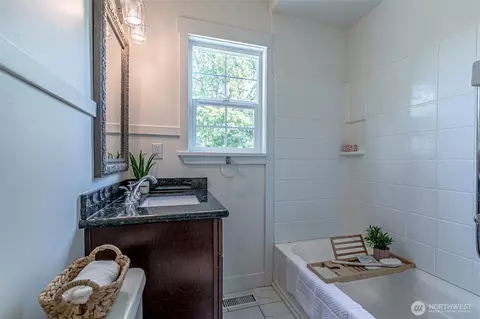 Bath - 9424 E St, Tacoma, WA 98445 photo 3 of 3